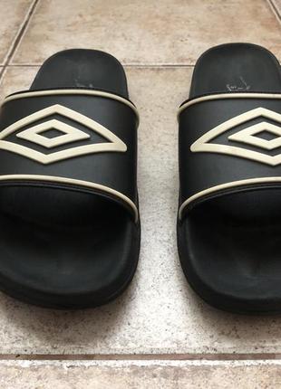 Claquette umbro hotsell