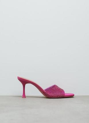 Вінілові сандалії, босоніжки ,сабо з мерехтливим ефектом від zara