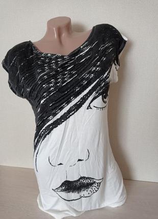Футболка с пайетками,вискоза, цвет бело- молочный с черным, размер 14-16
