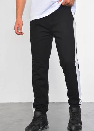 Спортивные штаны на манжетах с полоской