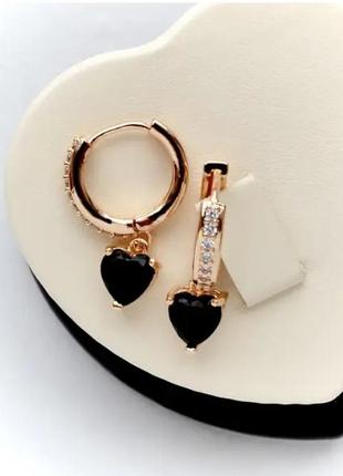 Сережки з підвісками серця та чорними цирконами фірма xuping m&l (медичне золото)