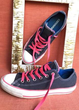 Стильні кросівки