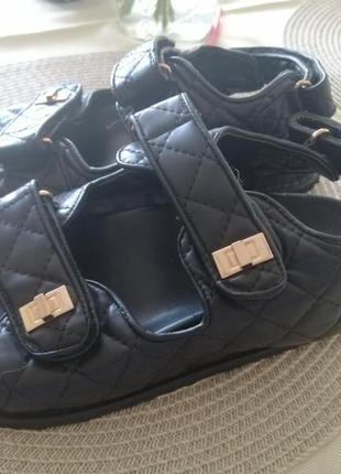 Босоніжки для дівчинки 35р