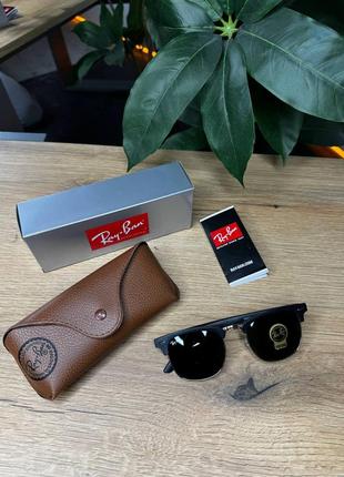 Стильні окуляри ray ban.