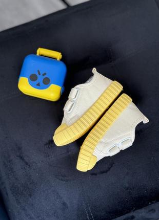 Кеды с цветной подошвой