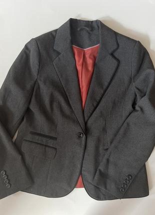 Пиджак деловой