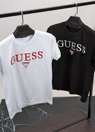 Футболка в стилі guess