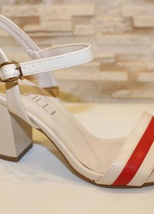 Босоніжки жіночі бежеві на підборах б1624