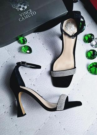 Vince camuto оригинал замшевые черные босоножки на шпильке украшены стразами