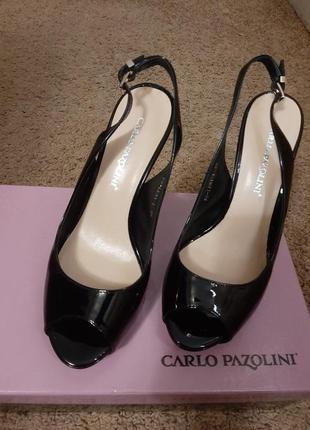 Кожанные  босоножки   сarlo  рazolini