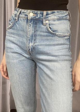 Джинсы средняя посадка с разрезами zara