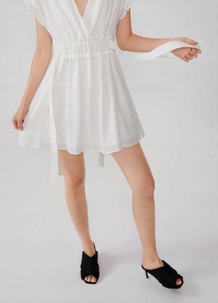 Біла лляна міні сукня від zara з бантиками та декоративними рукавами