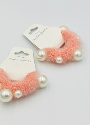 Резинка для волос с бусинами