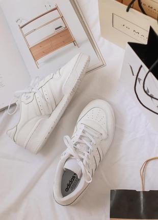 Кроссовки белые adidas originals rivalry low