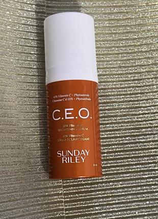 Освітлююча сироватка для обличчя sunday riley c.e.o. rapid flash brightening serum сео 8 мл4 фото
