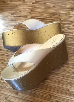 Сабо на танкетке zanotti