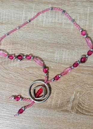 Бусы розовый пластик с кулоном 73 см
