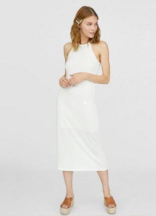 Платье миди однотонное вязаное