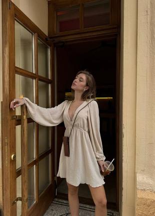 Легка літня сукня міні з вирізом на грудях бежевий, молочний, червоний, фуксія, блакитний, електрик