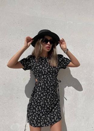 Легка та повітряна сукня з квітковим принтом зі штапелю