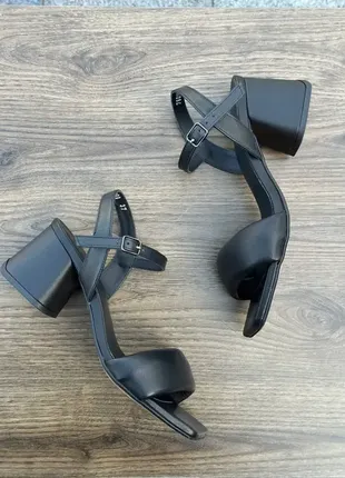 Босоніжки чорні жіночі шкіряні на підборах,натуральна шкіра-жіноче стильне взуття на літо6 фото