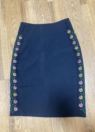Юбка с вышивкой