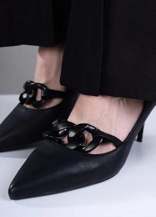 Туфлі жіночі чорні на шпильці з гострим носком класичні3 фото