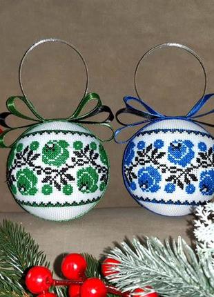 Вышитые игрушки на елку