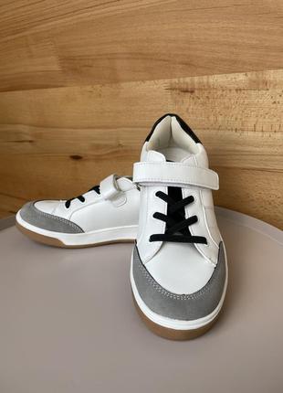 Кеди bata