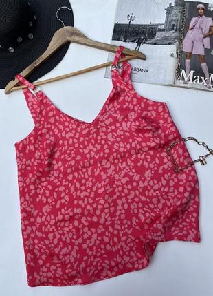 Атласный топ в леопардовый принт. шелковая майка на бретельках