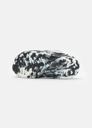 Клоги crocs classic marbled clog !7 фото