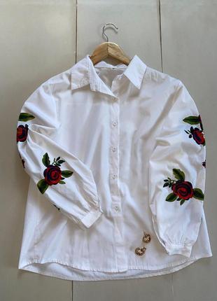 Жіноча біла сорочка із вишивкою