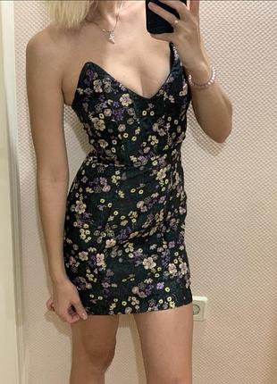 Красивое платье в цветочный принт с вышивкой missguided