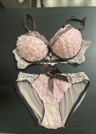 Комплект білизни рожевий з пуш ап пудра з квітами