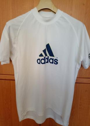 Базовая футболка adidas