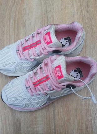 Жіночі кросівки | nike vomero 5 | білі з рожевим та сірим | комбіновані матеріали | маломірні, :376 фото