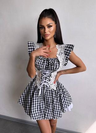 Сукня в клітинку декорована мереживом