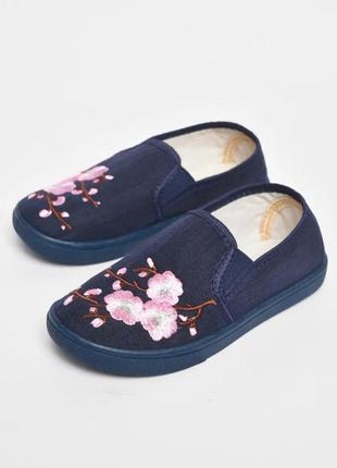 Текстильные сокасины с вышивкой цветы