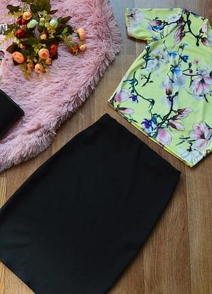 Жіночий літній костюм