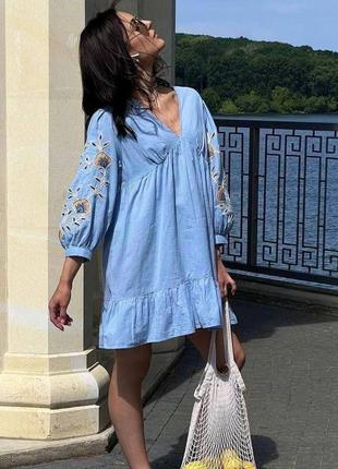 Платье с вышивкой