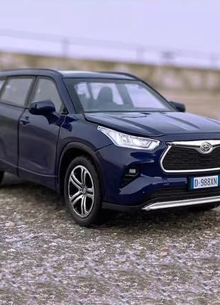 Машинка toyota highlander игрушечная металлическая инерционная 1:32