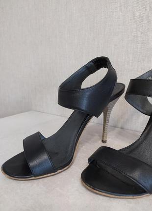 Босоножки charme 37р