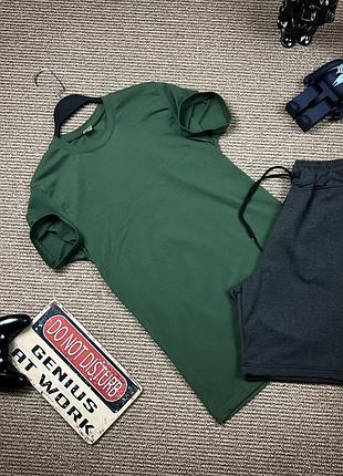 Базовий літній комплект футболка і шорти