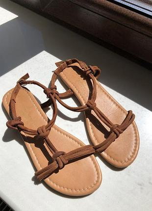 Лаконичные сандалии от dorothy perkins