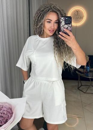 Casual костюм с накладными карманами.