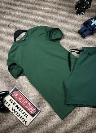 Базовий літній комплект футболка і шорти