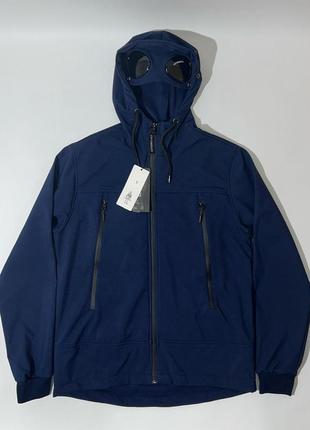 Куртка мужская с линзами на капюшоне c.p. company soft shell темно-синяя