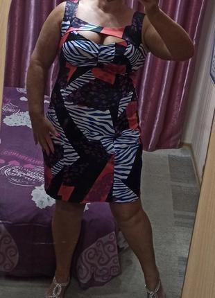 Дуже гарна яскрава сукня 50-52