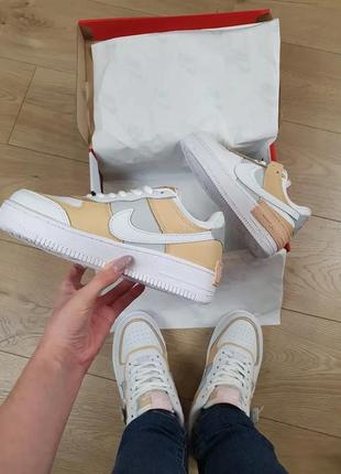 Nike air force 1 shadow spruce aura белые с бежевым кроссы женские кроссовки репл. найк аир форсе белые с7 фото