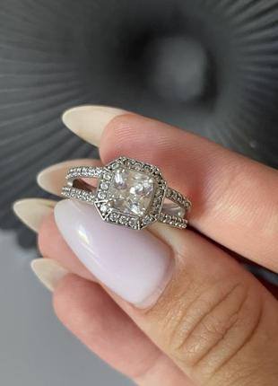 Серебряная кольца / серебряное кольцо 17 с белыми фианитами